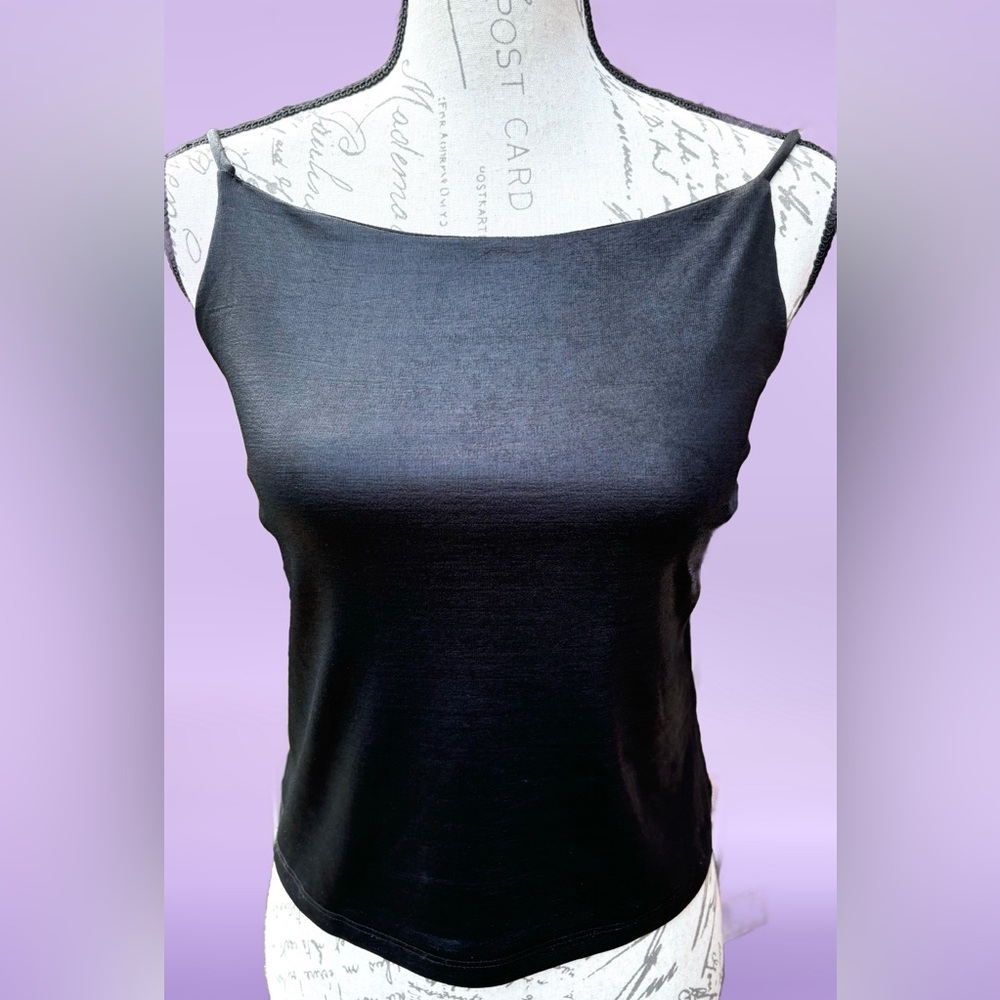 Leather-look Halter with Back Drawstring
Medium (juniors)
Like New/Never Worn